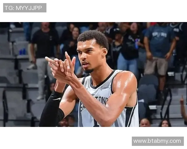 库里轰46+4创纪录！文班砍31+15+10带不动福克斯，穆迪激活勇士首发