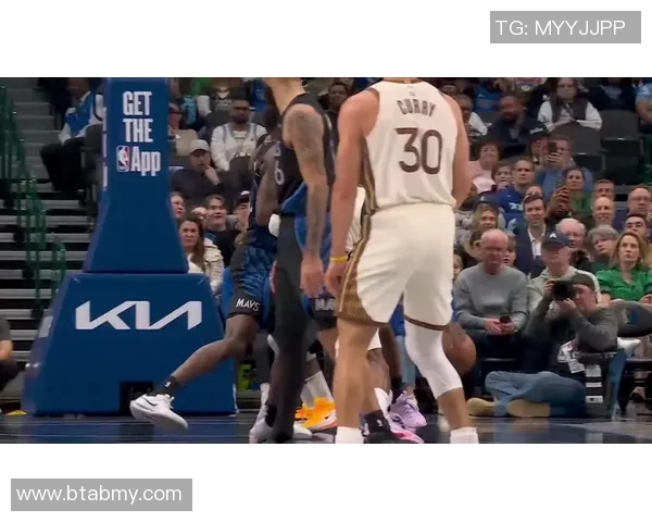 克里斯蒂持球突破 中路后仰跳投命中